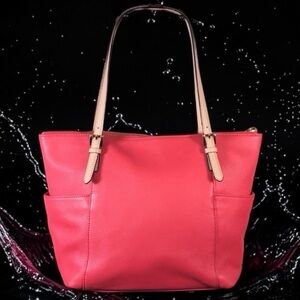 Michael Kors jet set handbag 💖